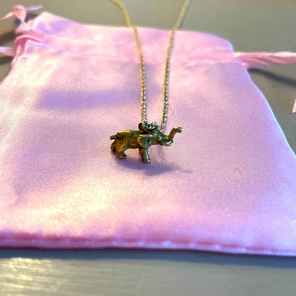 Elephant necklace from Verameat